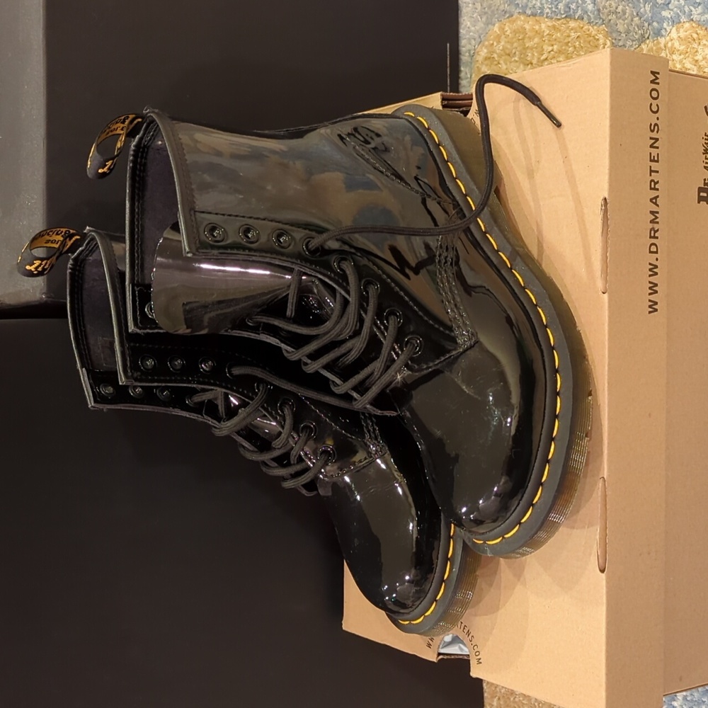 Dr. Martens new 1460 sz.7 patent